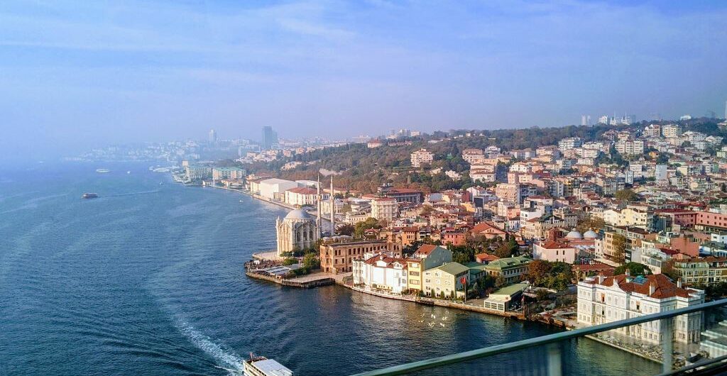 Estreito de Bósforo em Istambul, na Turquia